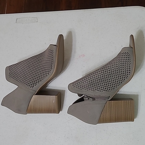 Soda Women's Gray Peep-Toe Ankle Boots Size 8 - Picture 4 of 11